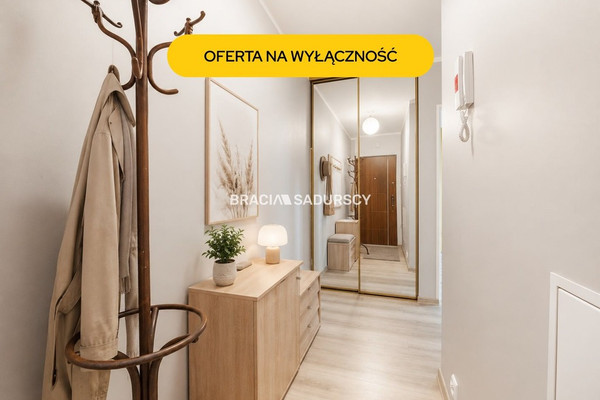 Ustawne 2 pokojowe mieszkanie w apartamentowcu.
