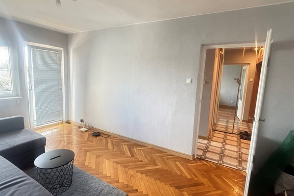 Rozkładowa kawalerka z balkonem na wynajem