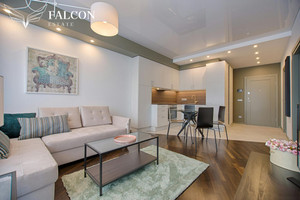 apartament z balkonem, tramwaj, zielona okolica
