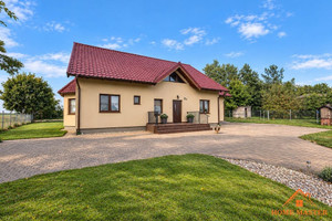 Nowoczesny dom na obrzeżach