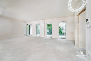 Apartament z balkonem w sąsiedztwie Błoń