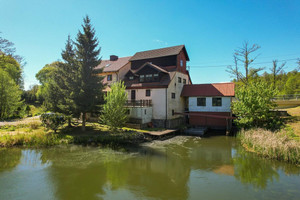 Budynek/Na wyspie/szlak Krutyni/hotelowo-restaurac