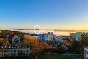 Widok na zatokę, port oraz panoramę Gdyni