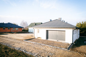 Przestronny nowy dom z garażem