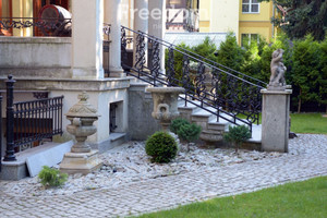 Jedna historia, dwa budynki, tysiąc możliwości