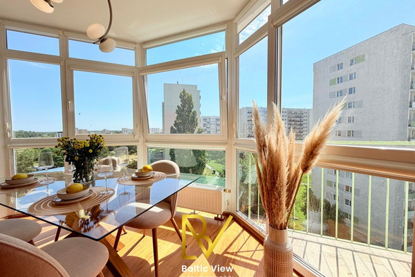 Panoramiczna przestrzeń, drewno i światło 52,41 m² komfortu i elegancji