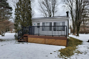 Dom na sprzedaż 56m2 244 Rue Maurice-Duplessis, Henryville, QC J0J1E0, CA - zdjęcie 2