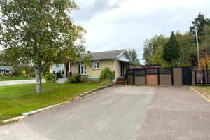 Dom na sprzedaż 119m2 120 Rue Ballantyne, Chicoutimi, QC G7H3C8, CA - zdjęcie 2