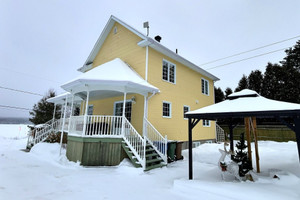 Dom na sprzedaż 177m2 7069 Rue du Centre, Lac-Kénogami, QC G7X0H9, CA - zdjęcie 2