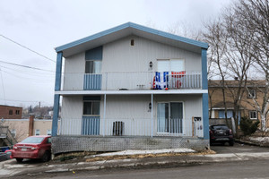 Dom na sprzedaż 89m2 615-617 Rue Lapointe, Chicoutimi, QC G7J3E2, CA - zdjęcie 2