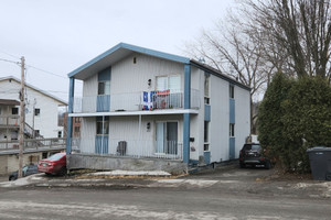 Dom na sprzedaż 89m2 615-617 Rue Lapointe, Chicoutimi, QC G7J3E2, CA - zdjęcie 1