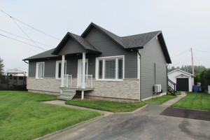 Dom na sprzedaż 194m2 118 Rue Ste-Agathe, Chicoutimi, QC G7G5G3, CA - zdjęcie 1