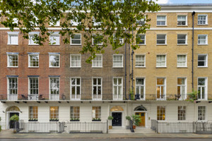 Mieszkanie na sprzedaż 261m2 Montagu Square, England - zdjęcie 1