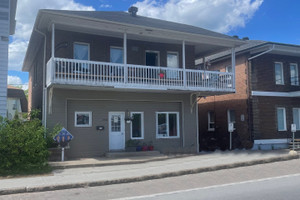 Dom na sprzedaż 218m2 2132-2134 Rue Ste-Famille, Jonquière, QC G7X4W9, CA - zdjęcie 1