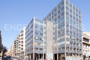 Komercyjne do wynajęcia 958m2 Katalonia Barcelona - zdjęcie 1