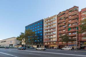 Mieszkanie na sprzedaż 77m2 Katalonia Barcelona - zdjęcie 1