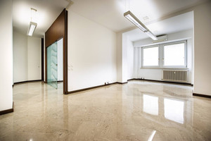 Komercyjne do wynajęcia 107m2 Lombardia Bergamo Via S. Antonino, - zdjęcie 1