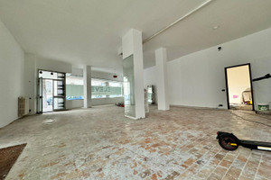 Komercyjne do wynajęcia 220m2 Lombardia Bergamo Via San Bernardino - zdjęcie 2