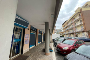 Komercyjne na sprzedaż 352m2 Apulia (Puglia) Bari Via Capitano Maiorano,15 -  - zdjęcie 1