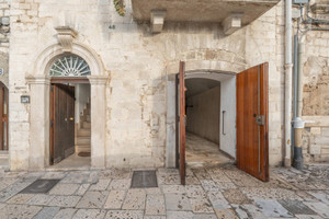 Dom na sprzedaż 298m2 Apulia (Puglia) Bari Via Ruggiero Il Normanno,48 -  - zdjęcie 3