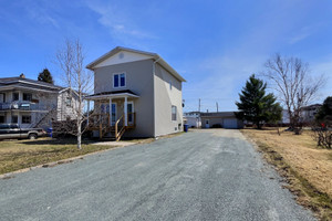 Dom na sprzedaż 118m2 370 13e Avenue, Senneterre - Ville, QC J0Y2M0, CA - zdjęcie 1