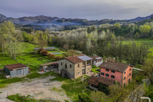 Dom na sprzedaż 650m2 Castiglione di Garfagnana - zdjęcie 1