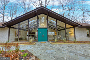 Dom na sprzedaż 250m2 6809 Glencove Drive, Fairfax County, VA - zdjęcie 1