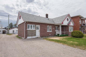 Dom na sprzedaż 108m2 480-482 13e Avenue, Senneterre - Ville, QC J0Y2M0, CA - zdjęcie 2