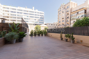 Mieszkanie na sprzedaż 254m2 Katalonia Barcelona - zdjęcie 2