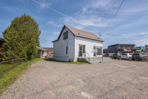 Dom na sprzedaż 109m2 1682 3e Avenue, Val-d'Or, QC J9P1W1, CA - zdjęcie 1